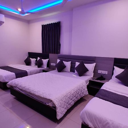 Hotel Selfie Inn Ahmedabad Exterior photo