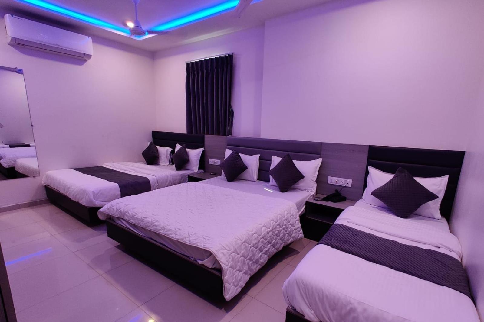 Hotel Selfie Inn Ahmedabad Exterior photo